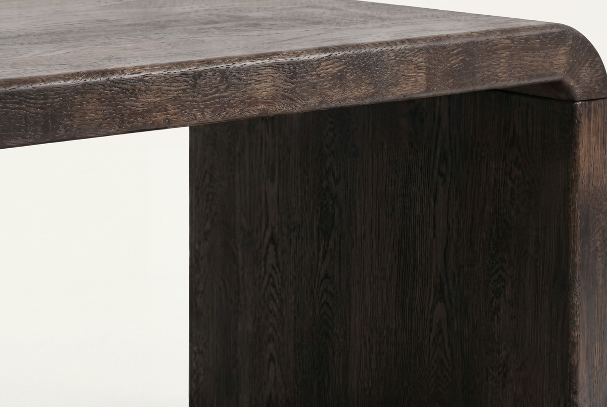 The Maratea Dining Table, close-up of the finish