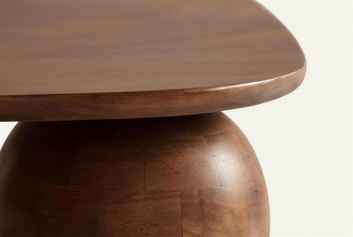 The Procida Coffee Table, close-up of the finish