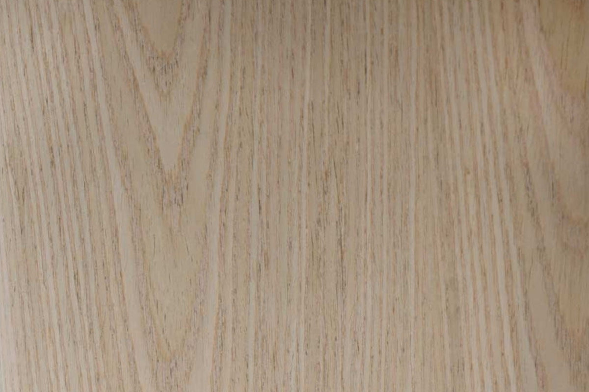 The Tremezzo Coffee Table, close-up of the oak grain on the slab leg