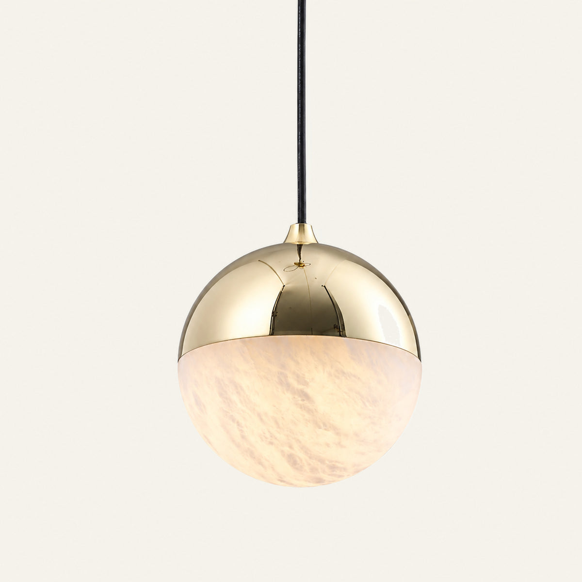 The Mezza alabaster pendant light, Ø23cm in brass, close-up of the alabaster